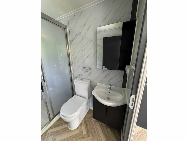 Mobiele woonunit / tiny house met twee slaapkamers en keuken 36m2 - afbeelding 47 van  56