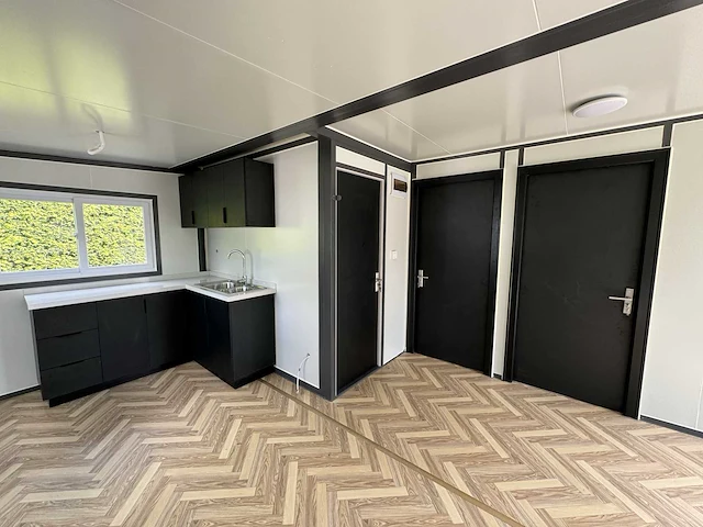 Mobiele woonunit / tiny house met twee slaapkamers en keuken 36m2 - afbeelding 49 van  56