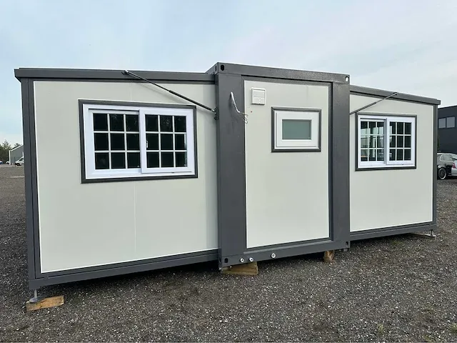 Mobiele woonunit / tiny house met twee slaapkamers en keuken - afbeelding 4 van  68