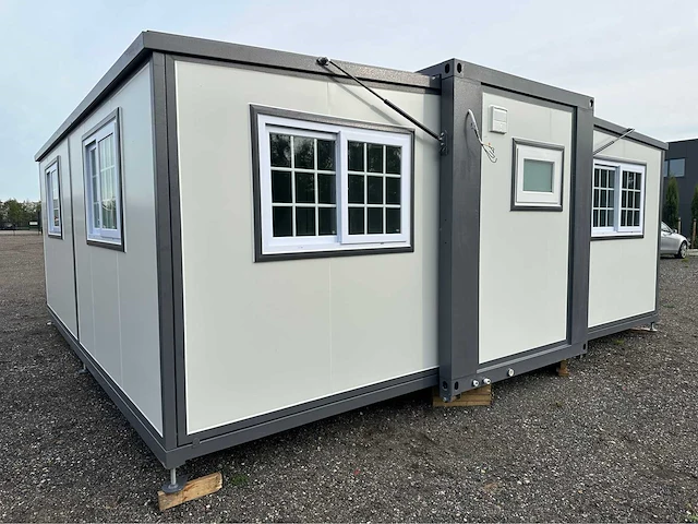 Mobiele woonunit / tiny house met twee slaapkamers en keuken - afbeelding 3 van  70