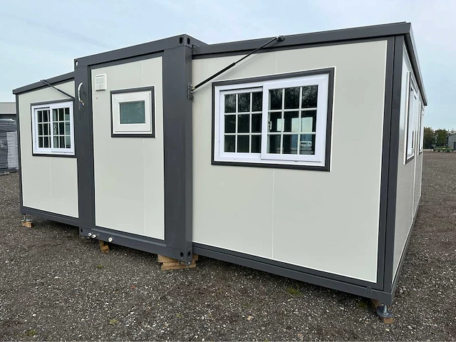 Mobiele woonunit / tiny house met twee slaapkamers en keuken - afbeelding 5 van  70