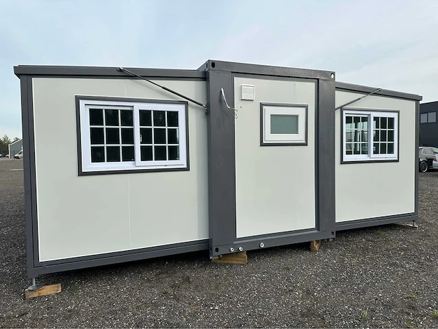 Mobiele woonunit / tiny house met twee slaapkamers en keuken - afbeelding 6 van  70
