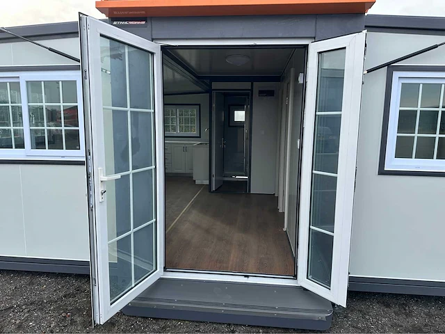 Mobiele woonunit / tiny house met twee slaapkamers en keuken - afbeelding 9 van  70