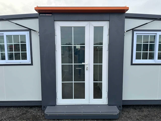 Mobiele woonunit / tiny house met twee slaapkamers en keuken - afbeelding 10 van  70