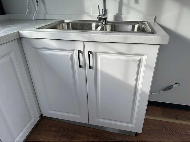 Mobiele woonunit / tiny house met twee slaapkamers en keuken - afbeelding 28 van  70