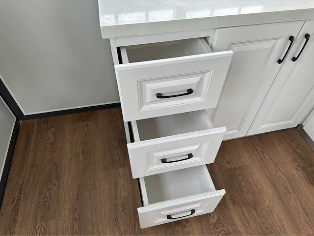 Mobiele woonunit / tiny house met twee slaapkamers en keuken - afbeelding 31 van  70