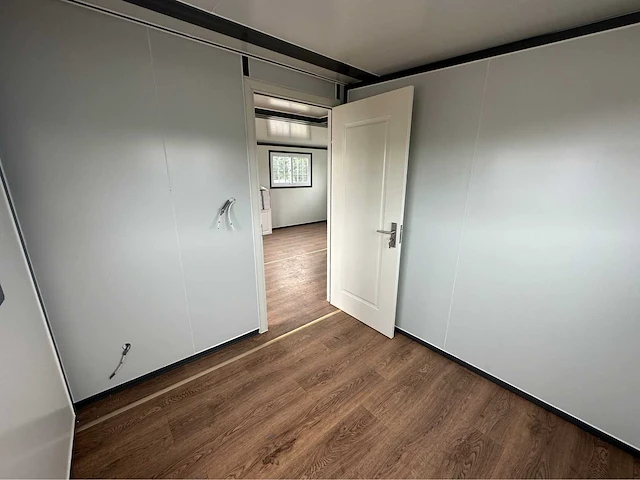 Mobiele woonunit / tiny house met twee slaapkamers en keuken - afbeelding 41 van  70