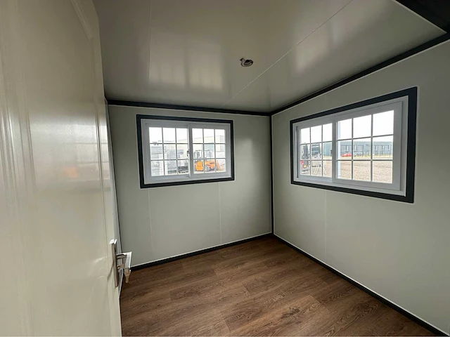 Mobiele woonunit / tiny house met twee slaapkamers en keuken - afbeelding 42 van  70
