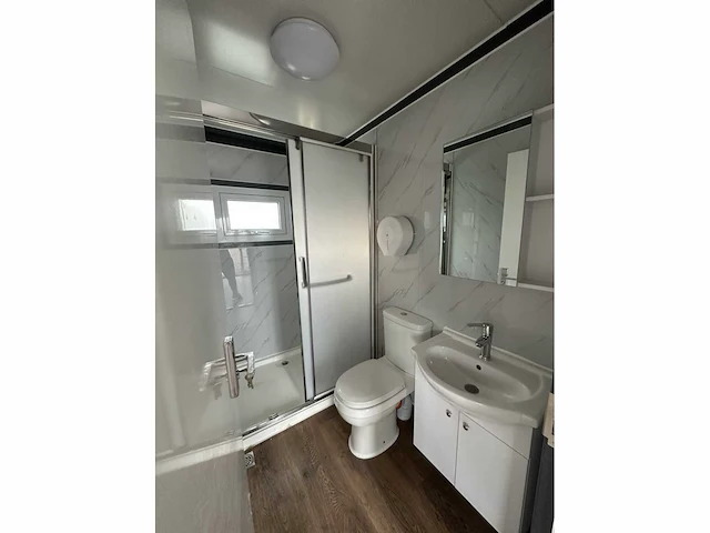 Mobiele woonunit / tiny house met twee slaapkamers en keuken - afbeelding 48 van  70