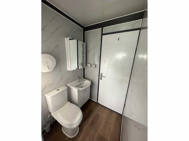 Mobiele woonunit / tiny house met twee slaapkamers en keuken - afbeelding 49 van  70