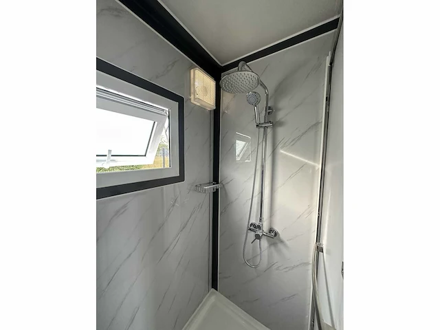 Mobiele woonunit / tiny house met twee slaapkamers en keuken - afbeelding 50 van  70
