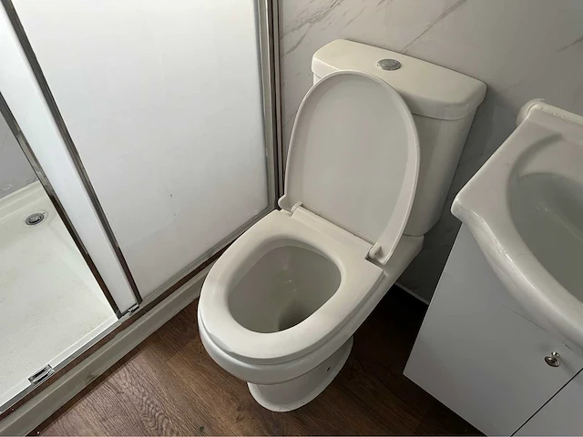 Mobiele woonunit / tiny house met twee slaapkamers en keuken - afbeelding 52 van  70