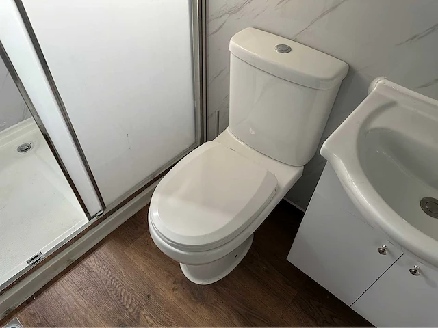Mobiele woonunit / tiny house met twee slaapkamers en keuken - afbeelding 53 van  70