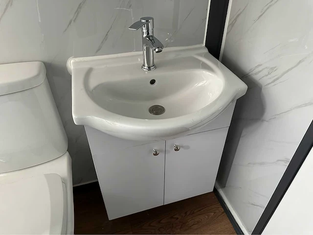Mobiele woonunit / tiny house met twee slaapkamers en keuken - afbeelding 54 van  70