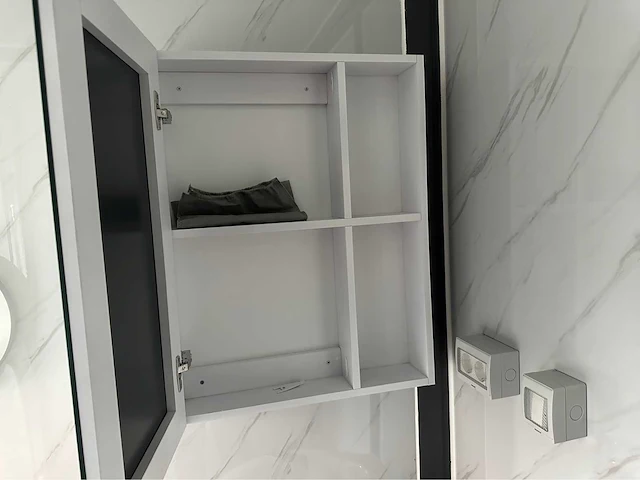 Mobiele woonunit / tiny house met twee slaapkamers en keuken - afbeelding 58 van  70