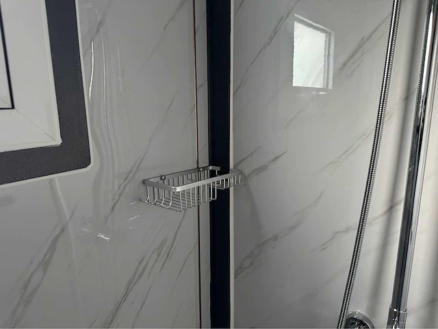 Mobiele woonunit / tiny house met twee slaapkamers en keuken - afbeelding 61 van  70