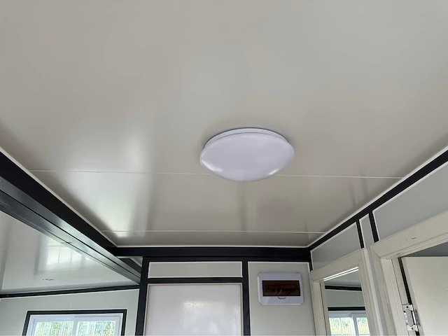 Mobiele woonunit / tiny house met twee slaapkamers en keuken - afbeelding 65 van  70