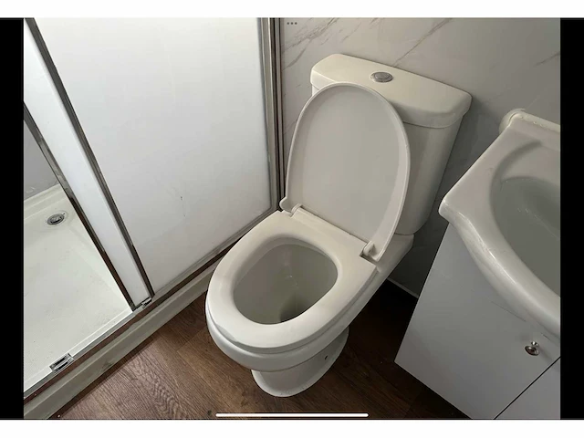Mobiele woonunit / tiny house met twee slaapkamers en keuken - afbeelding 5 van  68