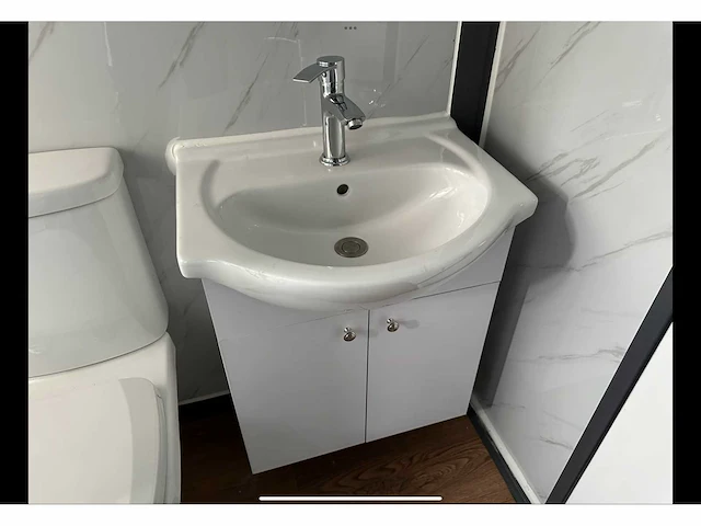 Mobiele woonunit / tiny house met twee slaapkamers en keuken - afbeelding 8 van  68