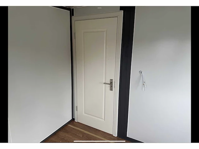 Mobiele woonunit / tiny house met twee slaapkamers en keuken - afbeelding 11 van  68