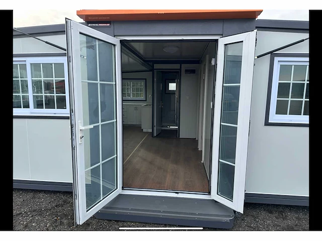 Mobiele woonunit / tiny house met twee slaapkamers en keuken - afbeelding 18 van  68