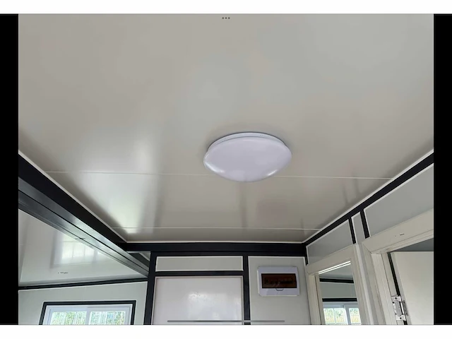 Mobiele woonunit / tiny house met twee slaapkamers en keuken - afbeelding 37 van  68