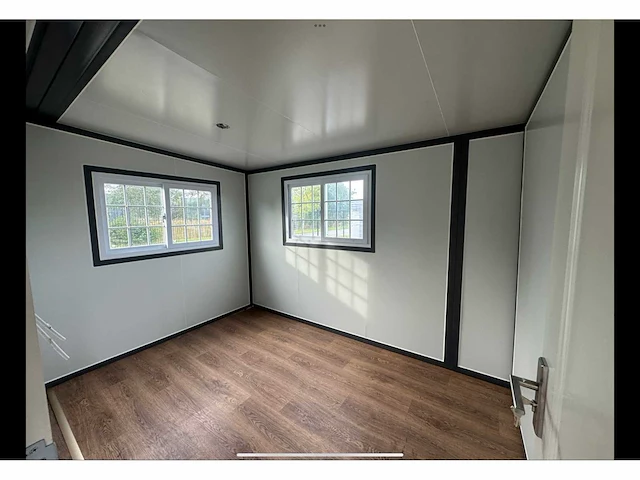 Mobiele woonunit / tiny house met twee slaapkamers en keuken - afbeelding 38 van  68
