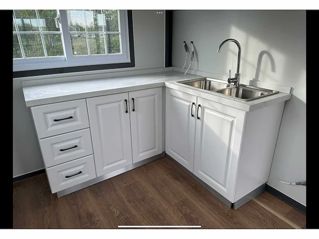 Mobiele woonunit / tiny house met twee slaapkamers en keuken - afbeelding 53 van  68