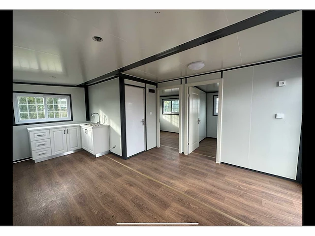 Mobiele woonunit / tiny house met twee slaapkamers en keuken - afbeelding 57 van  68