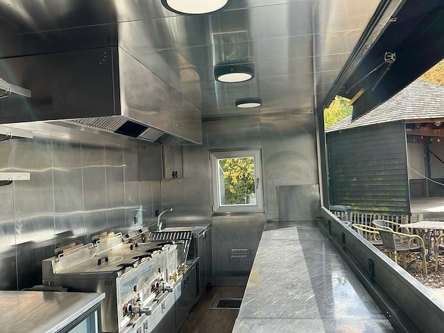 Mobilchef ingerichte mobiele snackbar / container-snackbar - afbeelding 10 van  40