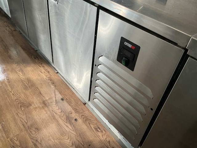 Mobilchef ingerichte mobiele snackbar / container-snackbar - afbeelding 27 van  40