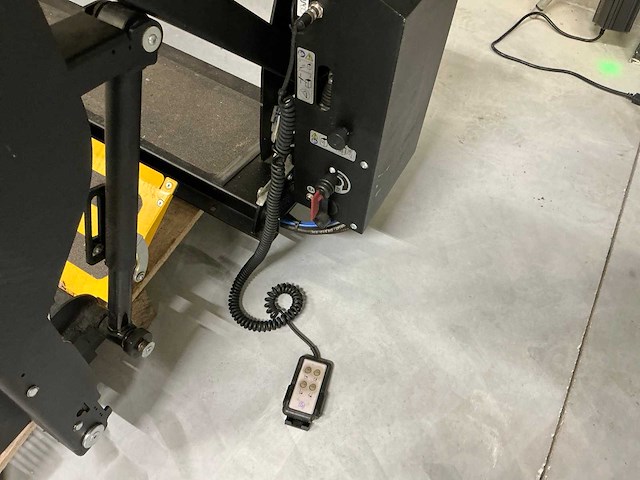 Mobility persoonsbus rolstoel liftsysteem - afbeelding 4 van  7