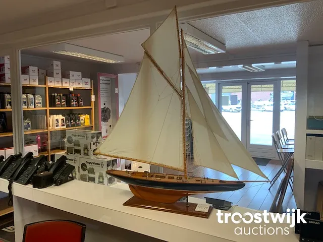 Model zeilboot - afbeelding 2 van  6