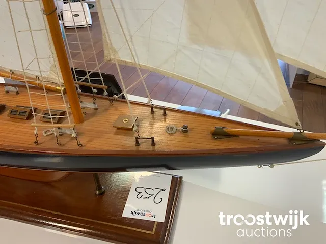 Model zeilboot - afbeelding 4 van  6