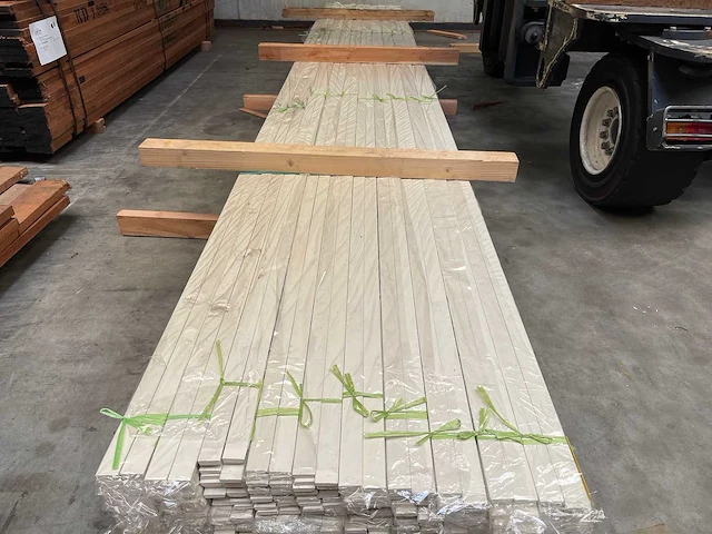 Model zs-1 - meranti glaslatten (opdeklatten) gegrond 9x32mm, lengte 490cm (400x) - afbeelding 1 van  4
