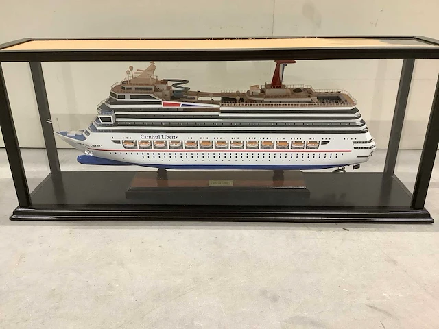 Modelboot - afbeelding 1 van  6