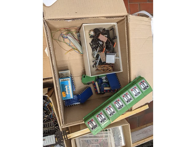 Modelspoor en toebehoren o.a. fleischman, revell, pola - afbeelding 43 van  49