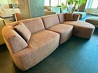 Modern vormgegeven bank met longchair - afbeelding 1 van  9