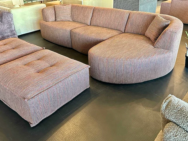 Modern vormgegeven bank met longchair - afbeelding 2 van  9