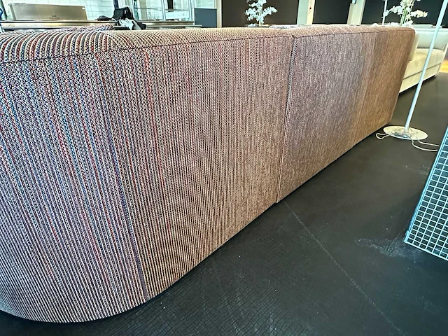 Modern vormgegeven bank met longchair - afbeelding 4 van  9