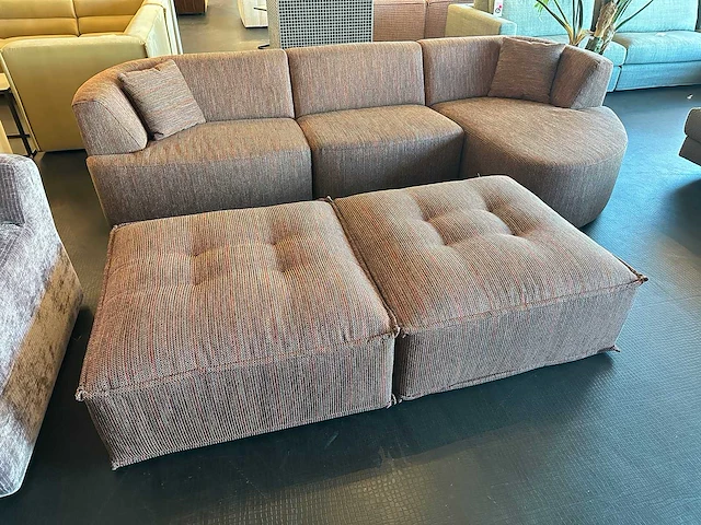Modern vormgegeven bank met longchair - afbeelding 8 van  9
