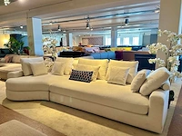 Moderne driezitsbank met ronde armleuning - afbeelding 1 van  7