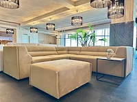 Moderne hoekbank met hocker - afbeelding 2 van  7