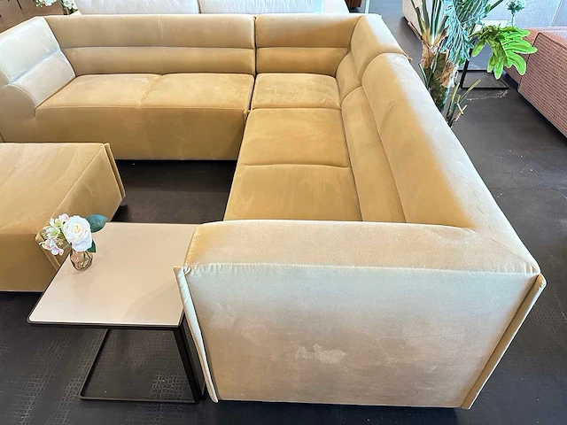 Moderne hoekbank met hocker - afbeelding 3 van  7