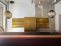 Moderne messing wandkast met legplanken - afbeelding 6 van  13