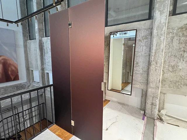 Moderne paskamers met messing details - afbeelding 2 van  14