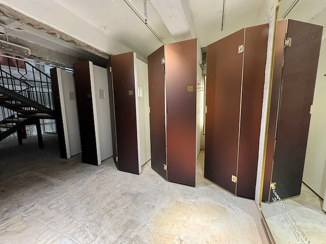 Moderne paskamers met messing details - afbeelding 7 van  14