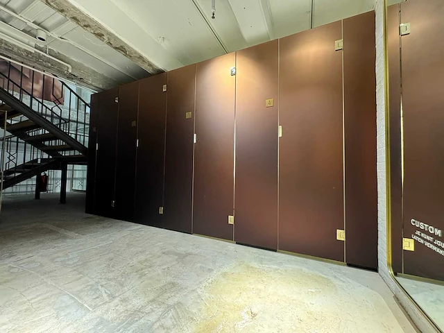 Moderne paskamers met messing details - afbeelding 9 van  14