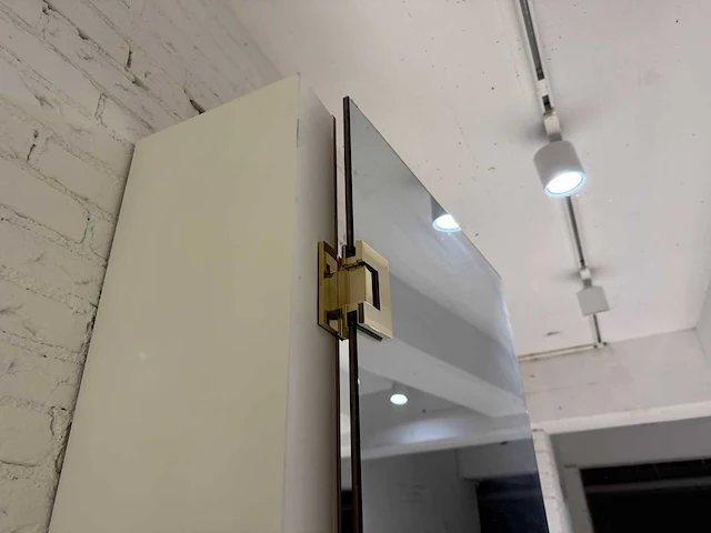 Moderne paskamers met messing details - afbeelding 13 van  14