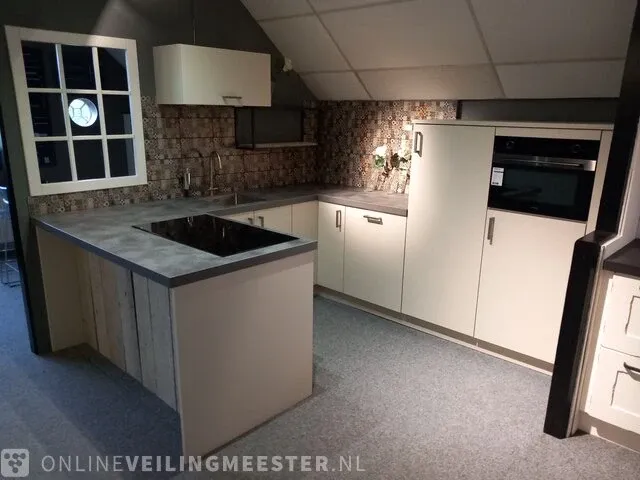 Moderne showroom keuken met inbouw apparatuur smart vista - afbeelding 1 van  54